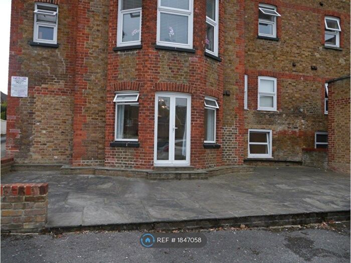 2 Bedroom Flat To Rent In Elizabeth House, Maidenhead, SL6