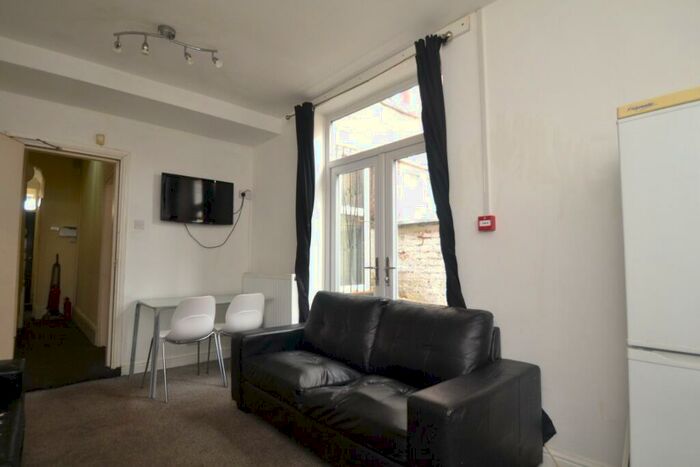 6 Bedroom Terraced House To Rent In Latchmere Road, Fallowfield, Manchester, M14