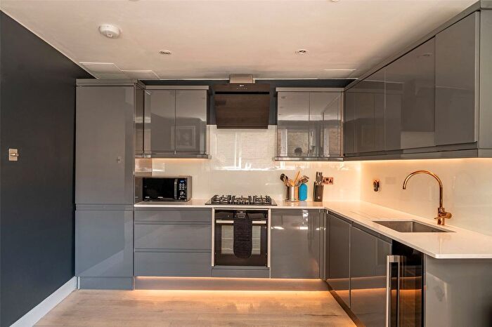 2 Bedroom Flat To Rent In Dunworth Mews, Notting Hill, W11