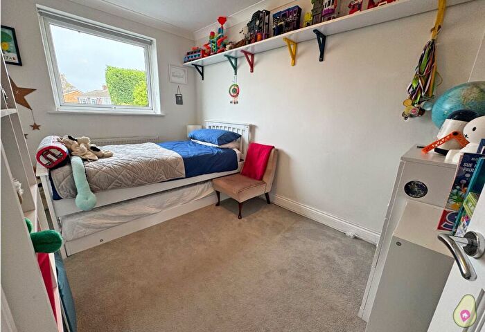 3 Bedroom Semi-Detached House For Sale In Wycombe Road, Holmer Green, HP15