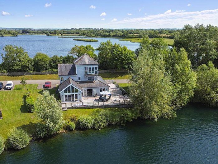 5 Bedroom Detached House For Sale In , The Super Grand Hampton, Summer Lake, GL7
