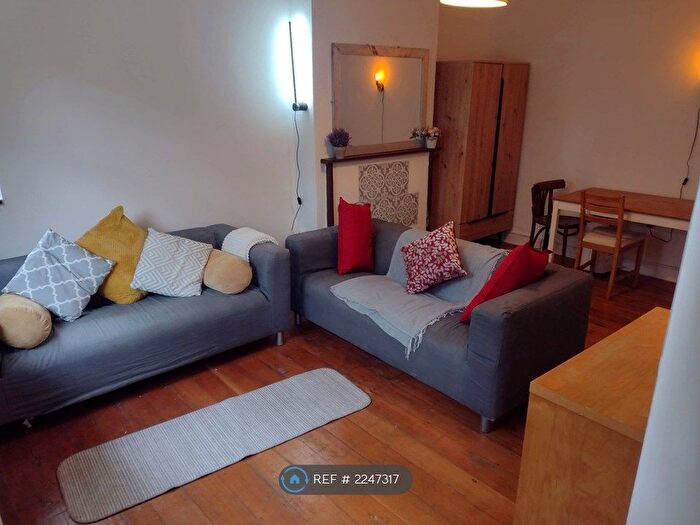 1 Bedroom Flat To Rent In Bronte House, London, SW4