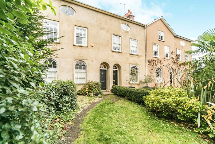 3 Bedroom Town House To Rent In Castle Hill, RG1