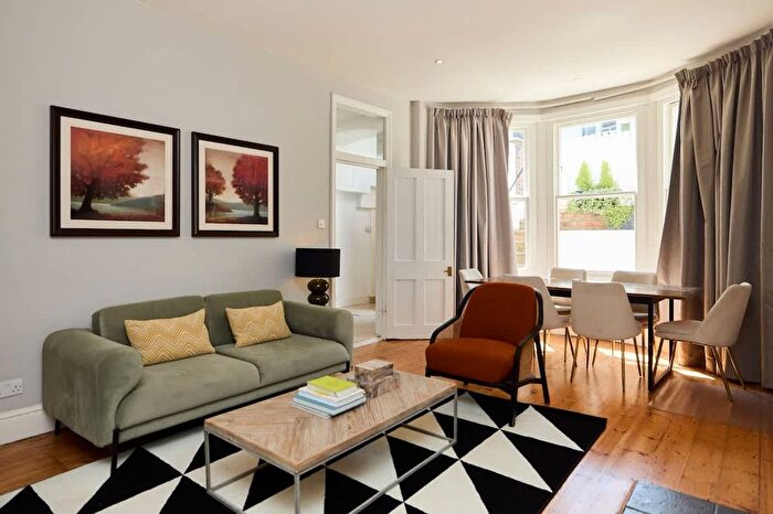 2 Bedroom Flat To Rent In Hammersmith, W14