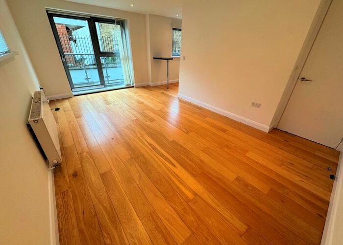 2 Bedroom Flat To Rent In Elmfield Road, East Finchley, N2