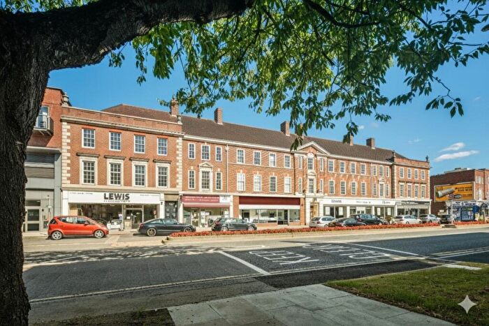 1 Bedroom Flat To Rent In New Zealand Avenue Walton-on-Thames, KT12