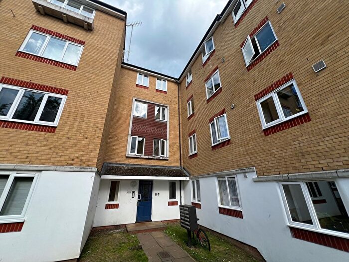 2 Bedroom Flat To Rent In Dadswood, Harlow, CM20
