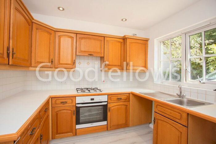 3 Bedroom Detached House To Rent In London Road, Wallington, Surrey, SM6