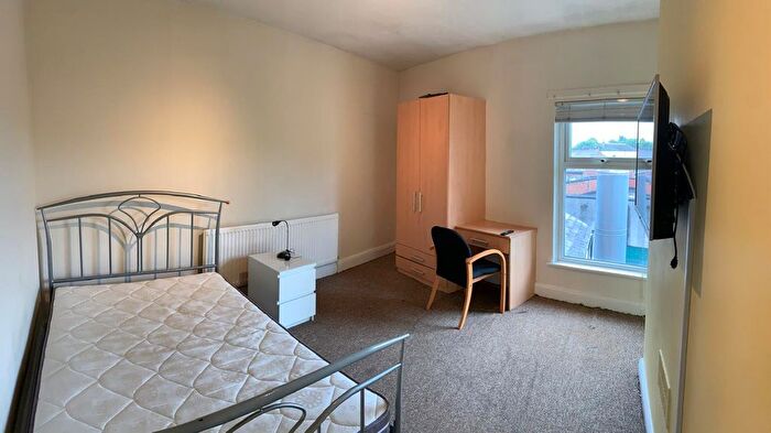 4 Bedroom Flat To Rent In Owens Park, Wilmslow Road, Fallowfield, Manchester, M14