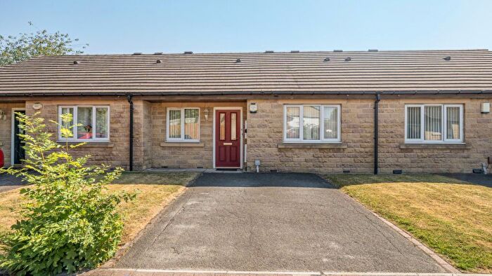2 Bedroom Bungalow For Sale In Pickering Ct, Huddersfield, HD2