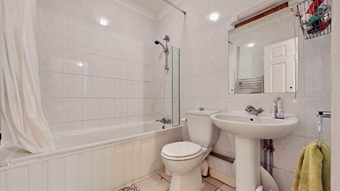2 Bedroom Flat For Sale In Evelyn Street, Deptford, London, SE8