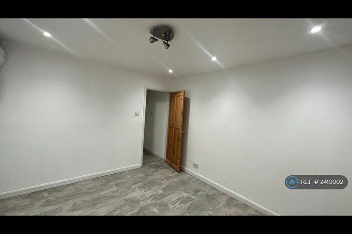 1 Bedroom Flat To Rent In Heath Lawn, Flackwell Heath, High Wycombe, HP10