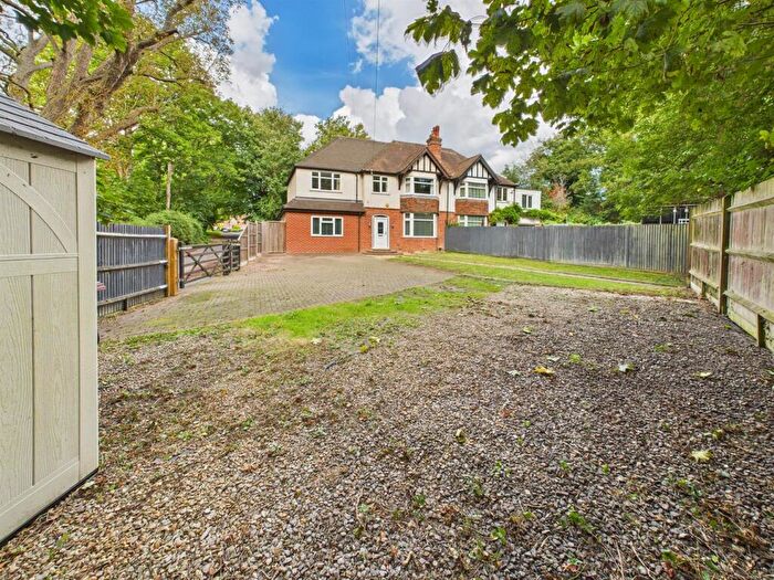 4 Bedroom Semi-Detached House For Sale In Bath Road, Reading, RG30