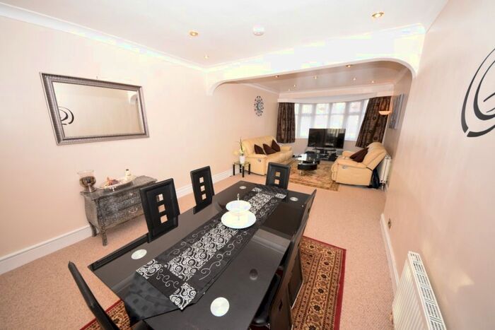 3 Bedroom Terraced House To Rent In Blenheim Avenue, Gants Hill, IG2