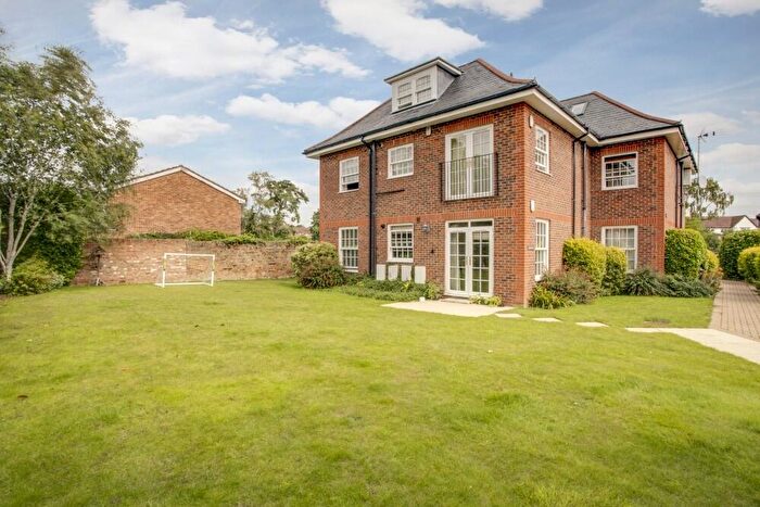 2 Bedroom Penthouse To Rent In Layters Green Lane, Chalfont St Peter, SL9