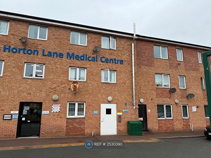 Studio To Rent In Little Horton Lane, Bradford, BD5