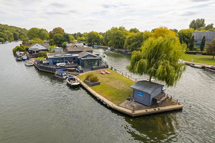 3 Bedroom Detached House For Sale In Wargrave Road, Henley-On-Thames, RG9