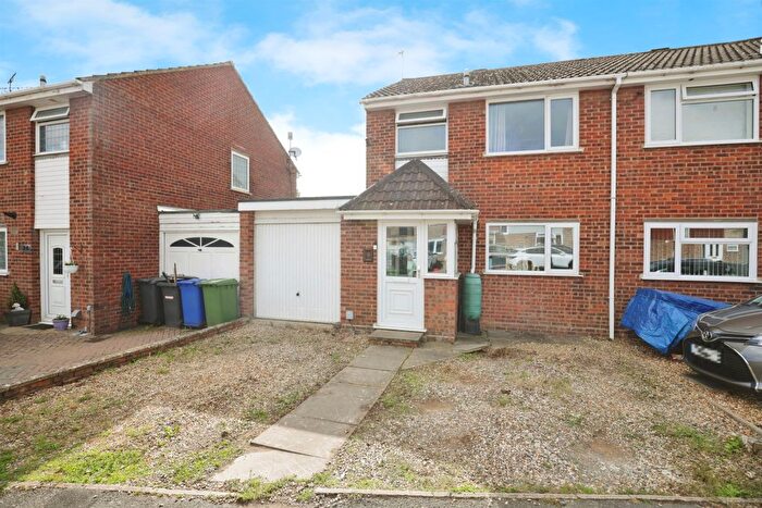 3 Bedroom Semi-detached House For Sale In Oaklands, Bugbrooke, Northampton, NN7