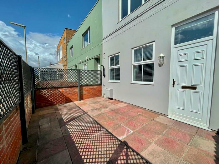 2 Bedroom Ground Flat To Rent In Creek Road, Hayling Island, PO11