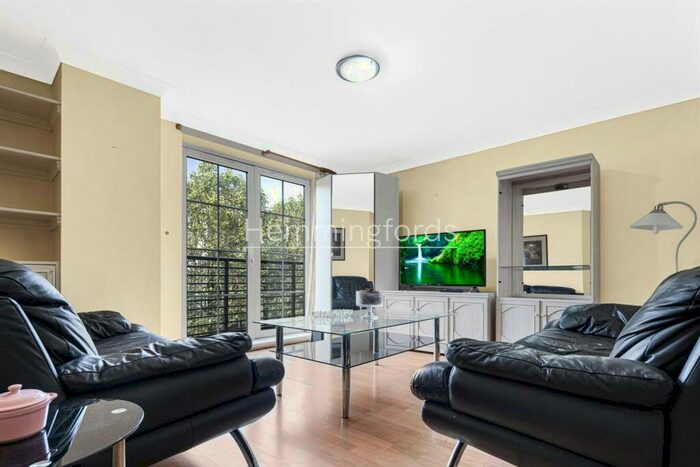 2 Bedroom Apartment To Rent In City Rise, Old Street, EC1V