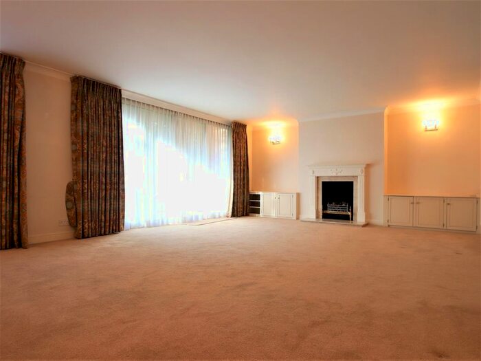 2 Bedroom Flat To Rent In Woodside Grange Road, London, N12