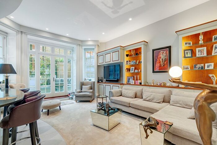 3 Bedroom Flat For Sale In Green Street, London, W1K