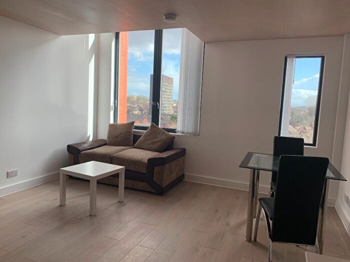 2 Bedroom Duplex To Rent In Spinners Way, Manchester, Greater Manchester, [aVE], M15