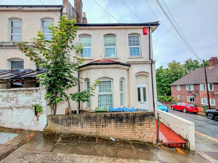 Houses for sale & to rent in SE18 7JU, Burrage Road,,Woolwich Common