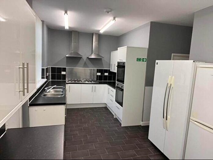 1 Bedroom End Of Terrace House To Rent In Duchess Road - Rooms Available, S2