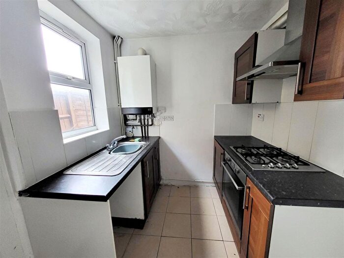 2 Bedroom End Of Terrace House To Rent In Catherine Street, Rochester, ME1