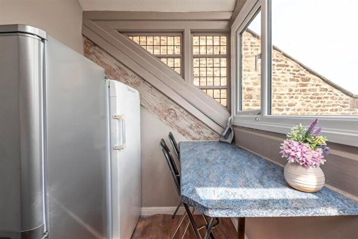 2 Bedroom Private Hall To Rent In Castle Hill, Lancaster, LA1