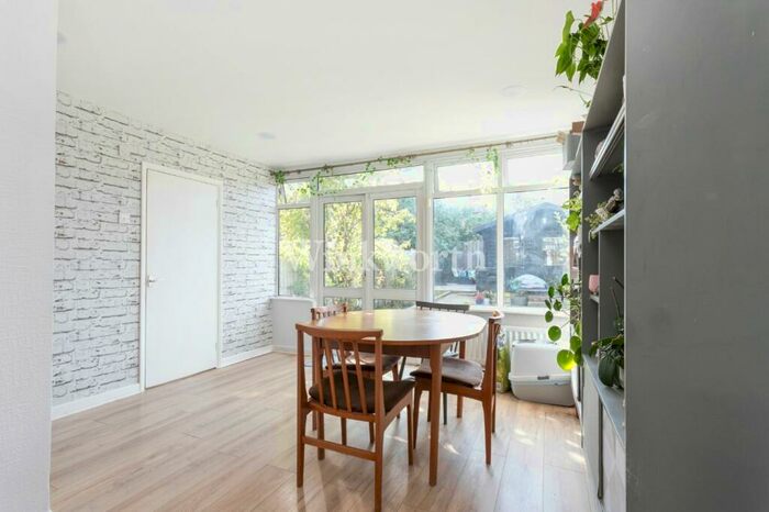 3 Bedroom Semi-Detached House For Sale In Berkshire Gardens, London, N13