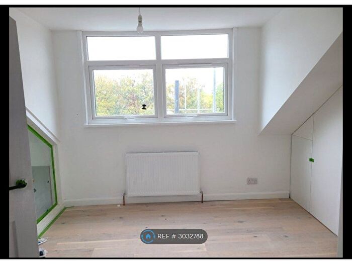 Studio To Rent In Wisteria Road, London, SE13