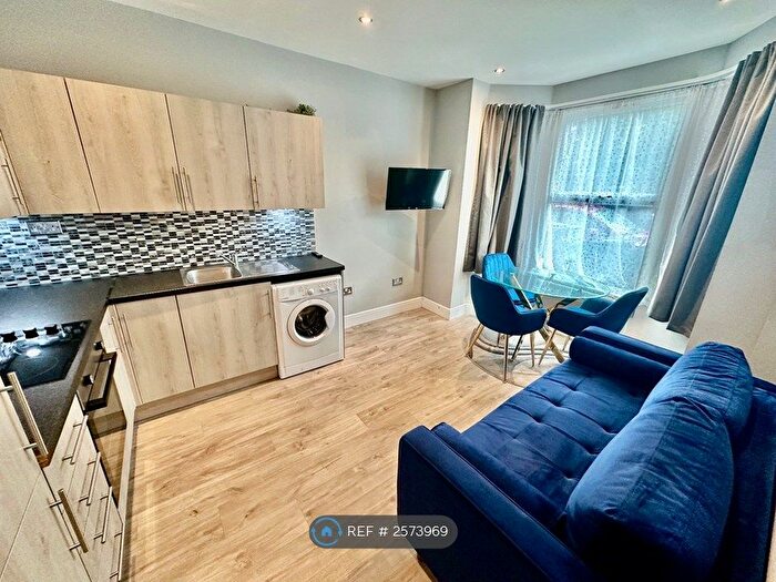 2 Bedroom Flat To Rent In West Ealing, London, W13