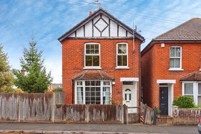 3 Bedroom Detached House For Sale In Grays Road, Godalming, Surrey, GU7