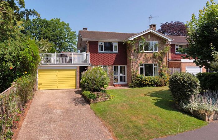 4 Bedroom Detached House For Sale In Dry Hill Road, Tonbridge, TN9