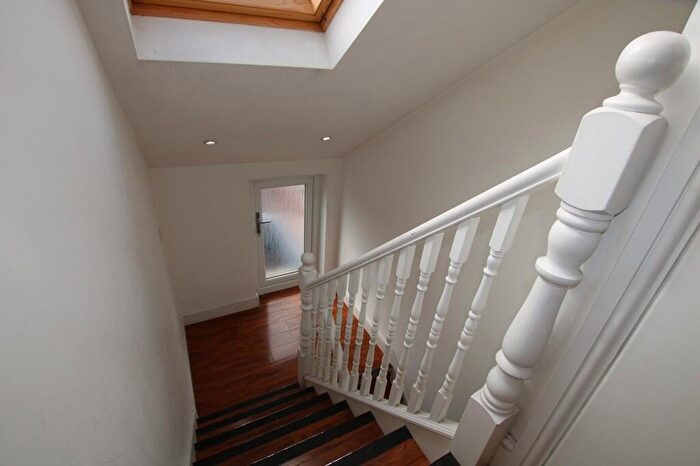 4 Bedroom Flat To Rent In Station Terrace, Kensal Rise, NW10