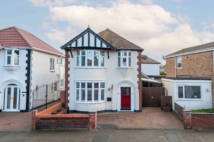 3 Bedroom Detached House For Sale In Lynton Walk, Rhyl, LL18