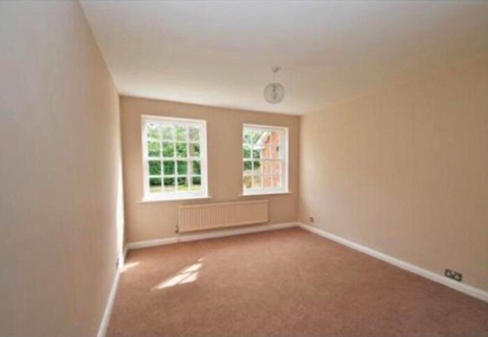 2 Bedroom Flat To Rent In Colinswood Road, Farnham Common, Slough, South Bucks, SL2
