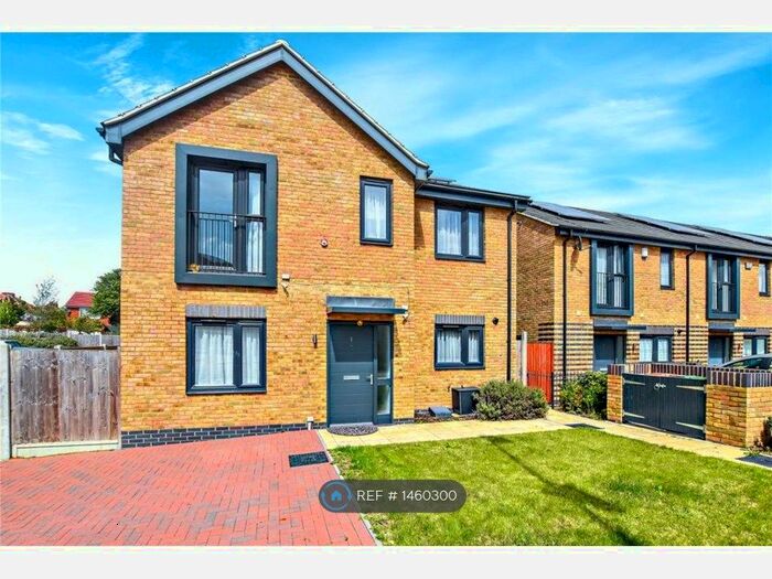 4 Bedroom Detached House To Rent In Sterling Road, Barnehurst, Bexleyheath, DA7