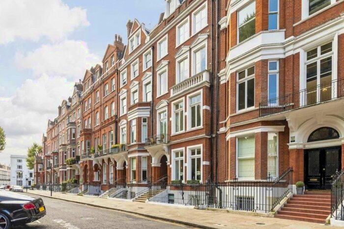 2 Bedroom Flat To Rent In Lennox Gardens, London, SW1X