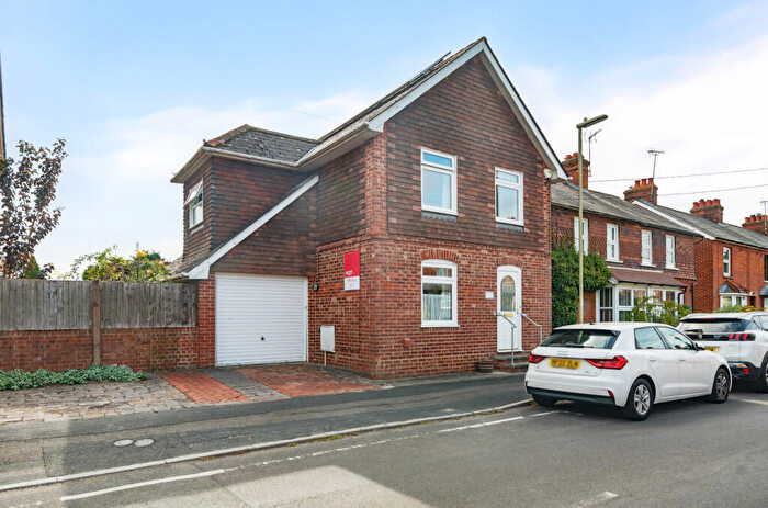 3 Bedroom Detached House For Sale In Albert Road, Alton, Hampshire, GU34