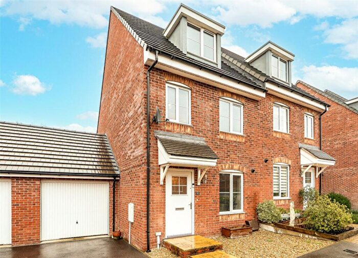 3 Bedroom Semi Detached House For Sale In White Hart Way, Harwell, Didcot, Oxfordshire, OX11