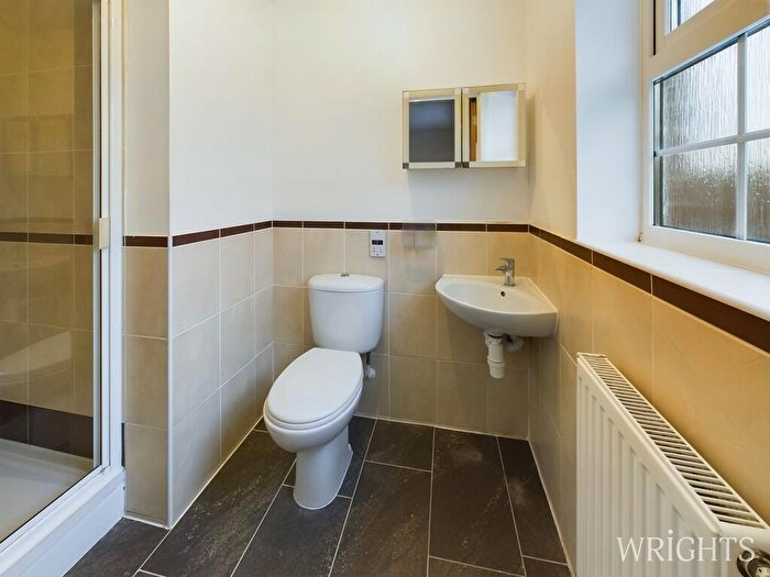 4 Bedroom Semi-Detached House To Rent In Langstone Ley, AL7