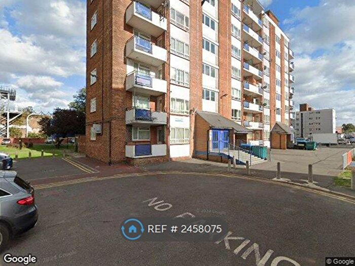 3 Bedroom Flat To Rent In Rennie Estate, London, SE16
