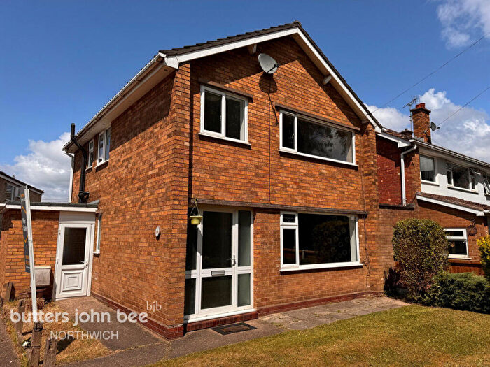 3 Bedroom Detached House For Sale In Chester Road, Northwich, CW8