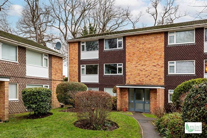 2 Bedroom Flat For Sale In Hayden Court, New Haw, Addlestone, KT15