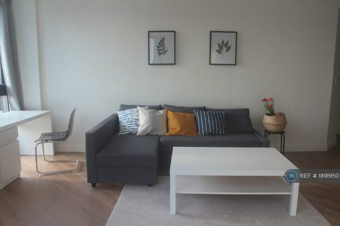2 Bedroom Flat To Rent In Arrival Square, London, E1W