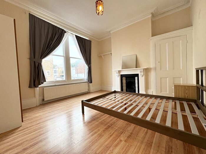 4 Bedroom Maisonette To Rent In Finchley Road, London, NW2
