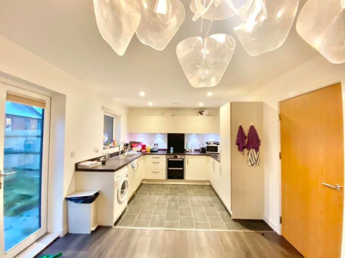 4 Bedroom Link Detached House For Sale In Outram Road, Sheffield, S2